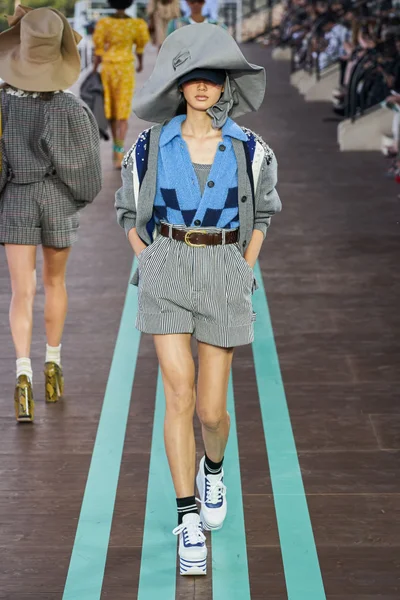 Look 18
